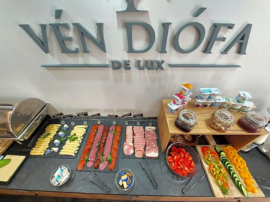 Vén Diófa De Lux Panzió