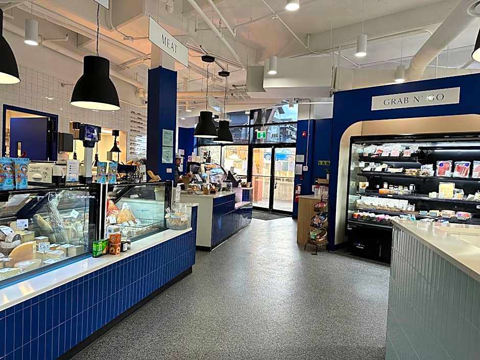 Solara Escape - 2BR Retreat with Pool - Hot Tub - Gym - Spa