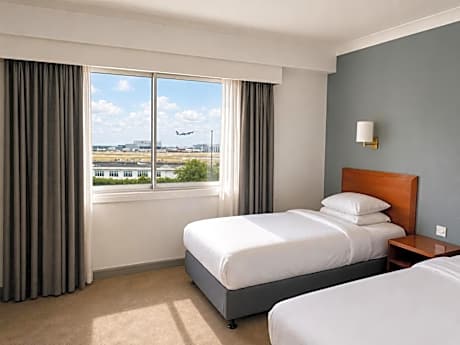 Classic Twin Room with Airport View - Non-Smoking