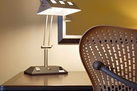 1 King Mobility Accessible W/Bathtub