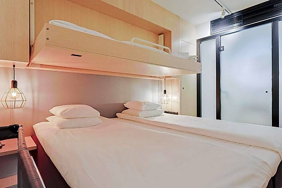 Hotel With Urban Deli