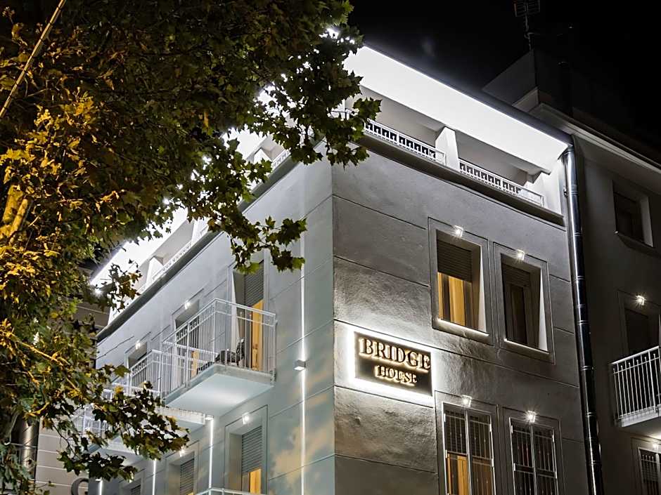 Hotel Bridge