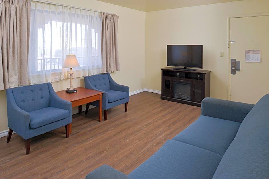 Edgewater Inn and Suites