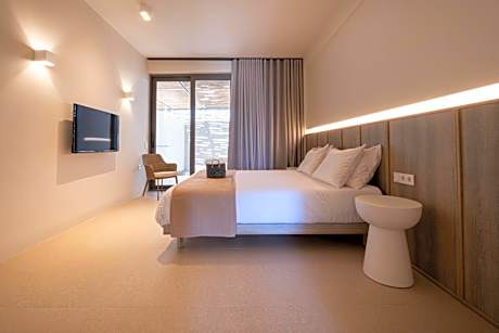 Elite Suite with Private Pool and Beachfront Sea View