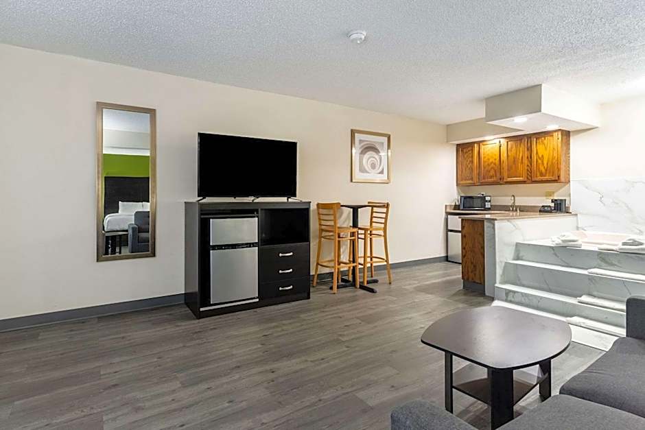 Quality Inn & Suites Vandalia near I-70 and Hwy 51