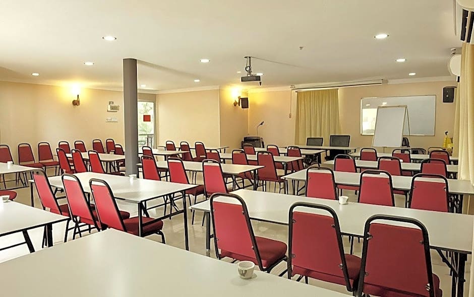 Penarak Bamboo Beach Motel