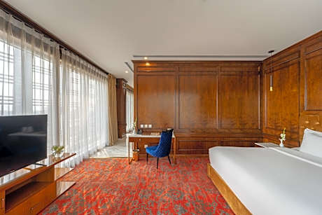 Majestic Suite with Lounge Access