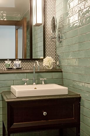 Green King Room