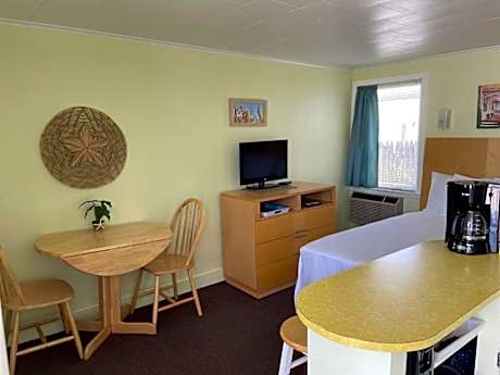 Motel #2 - Two Room Kitchenette 