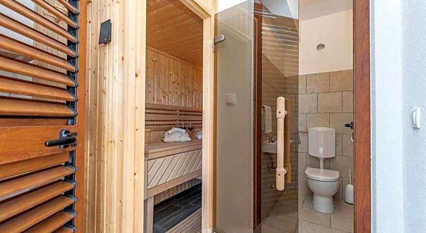 Villa Kirsten with heated pool, jacuzzi and sauna - by TA Leut Agency