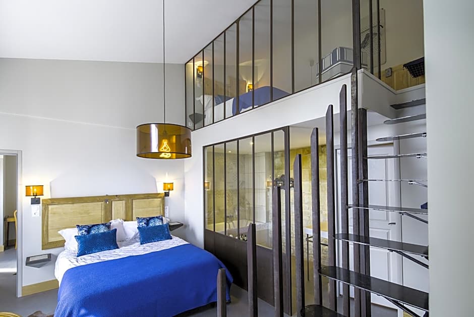 Le Chateau de Candes, sa Tour et ses Suites.