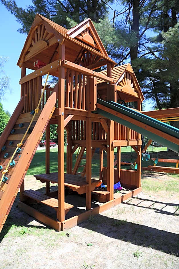Rowe's Adirondack Cabins of Schroon Lake