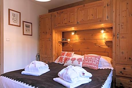 Family Room (2 Adults + 2 Children)