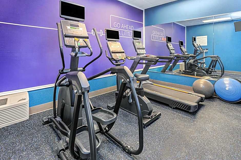 Holiday Inn Express Hotel & Suites Chicago-Algonquin By IHG