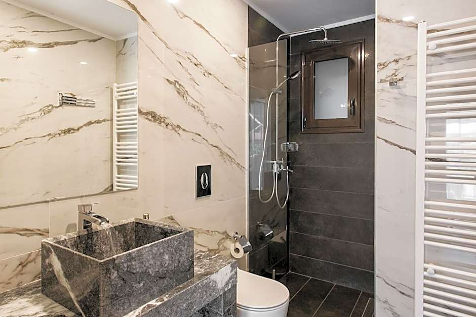 Nicholas Point Apartments and Rooms