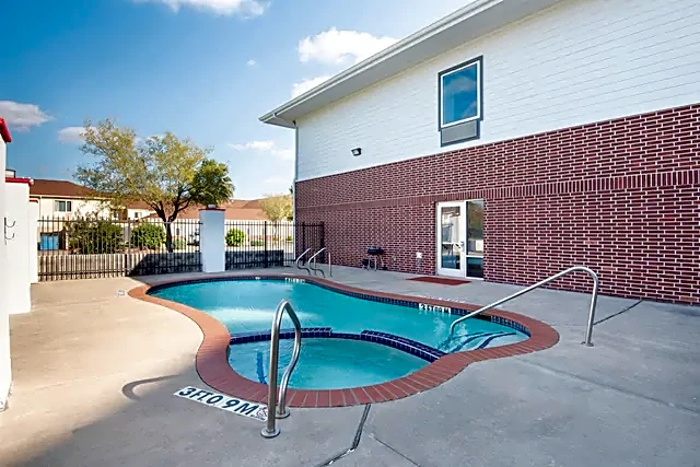 OYO Townhouse Clute Lake Jackson