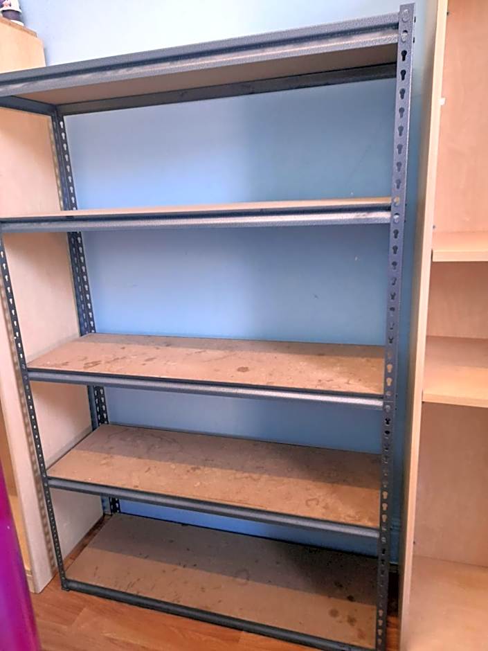 Ozi Inn Backpackers - Perth -Valid International Passport Required