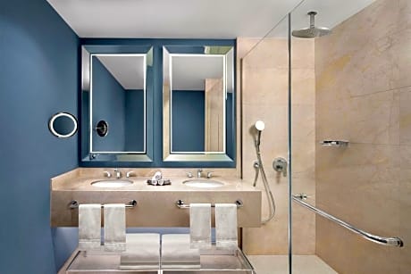 Deluxe Room, 2 Twin Beds, City View