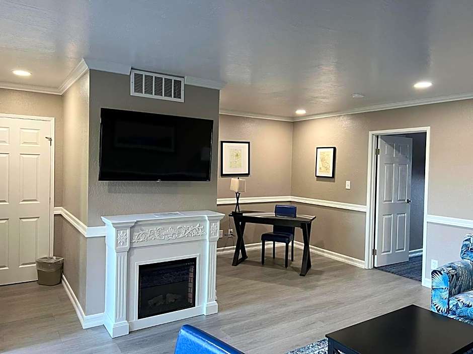 Lamp Liter Inn Visalia, an Ascend Collection Hotel