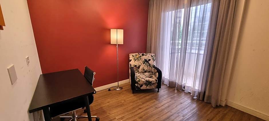 Flat moderno aconchegante mobiliado e com sacada Ibirapuera