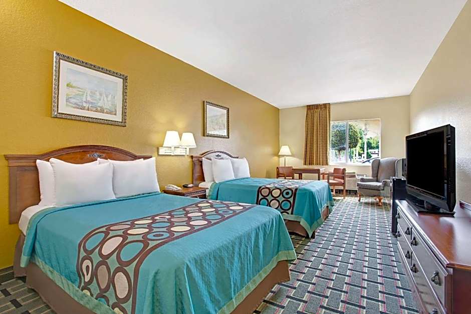 Super 8 by Wyndham Daytona Beach