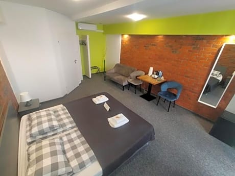 RJ Hotel