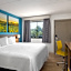 Days Inn & Suites by Wyndham Indianapolis Airport East