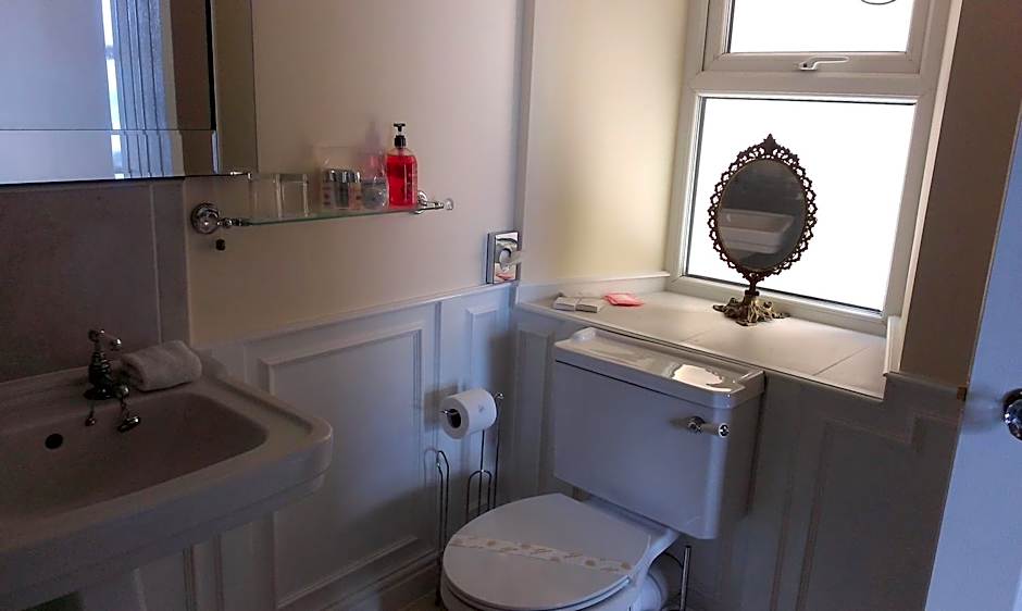 Min y Don Guest House