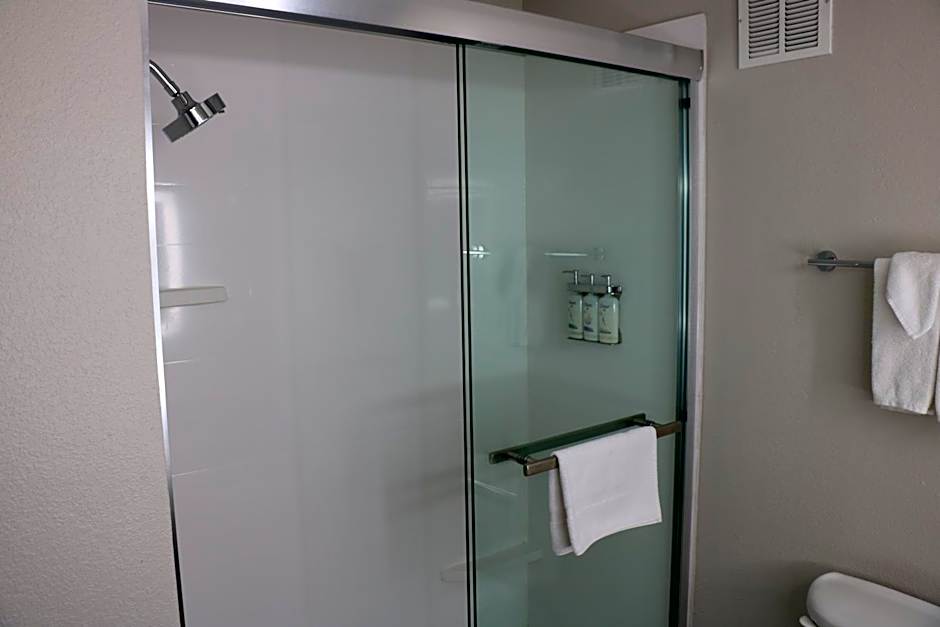 Holiday Inn Express & Suites Marquette By IHG