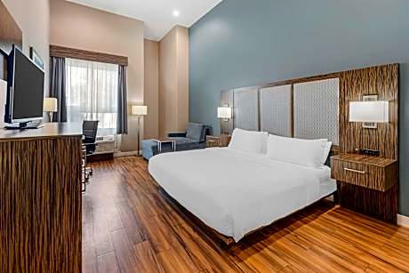 King Room with Walk-In Shower - Disability Access/Pet Friendly/Non-Smoking