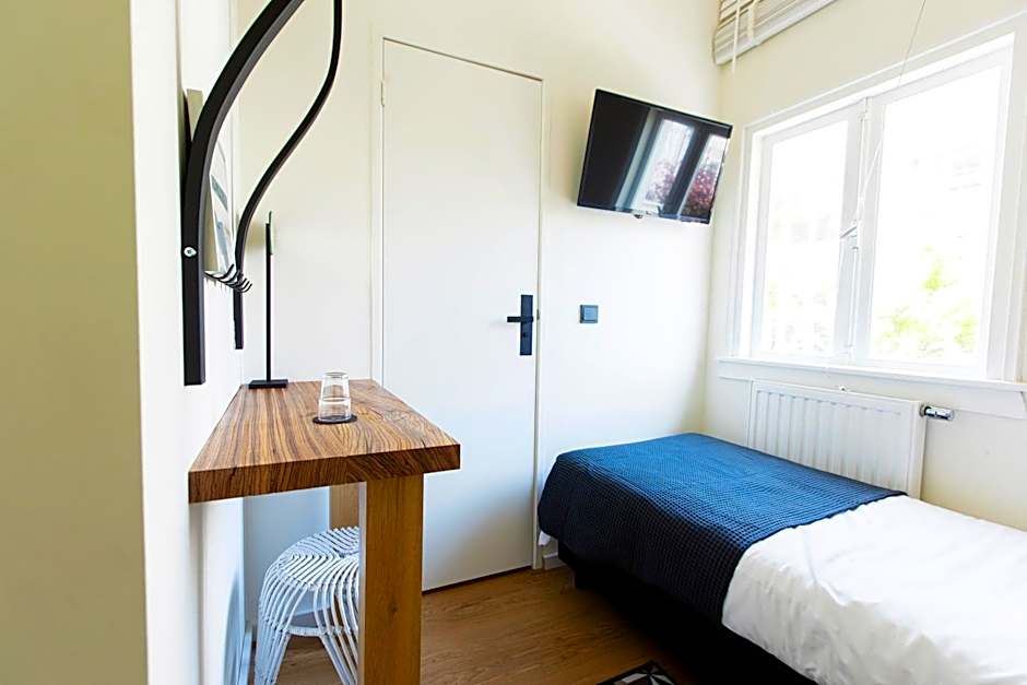 Quentin Golden Bear Hotel