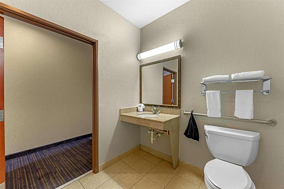 Best Western Plus San Antonio East Inn & Suites