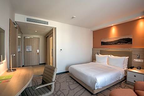 Queen Room - Mobility Access