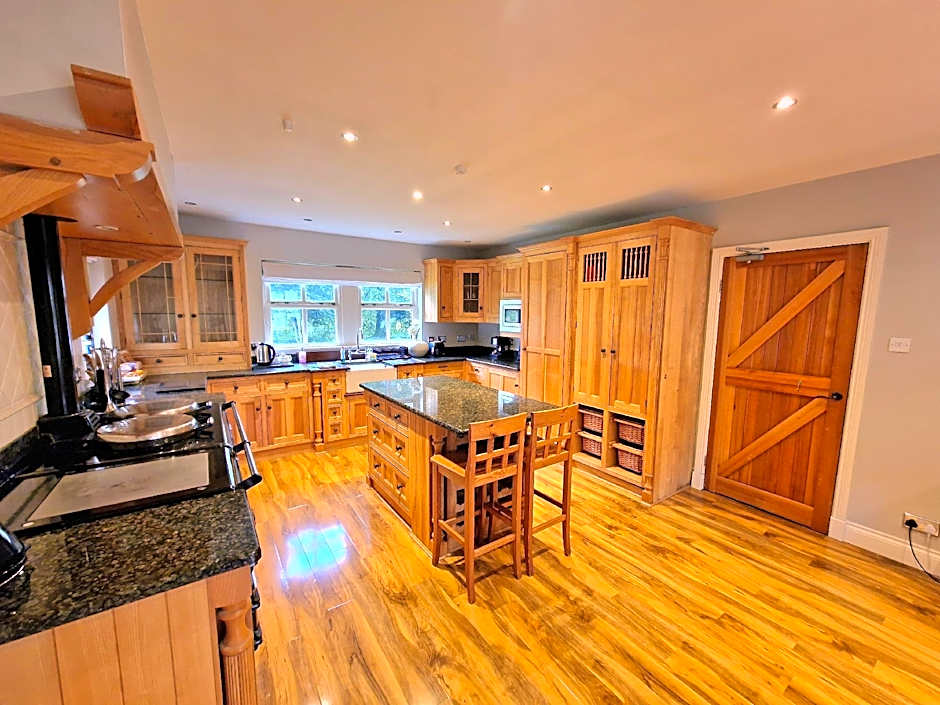 Lovelady Shield Hotel