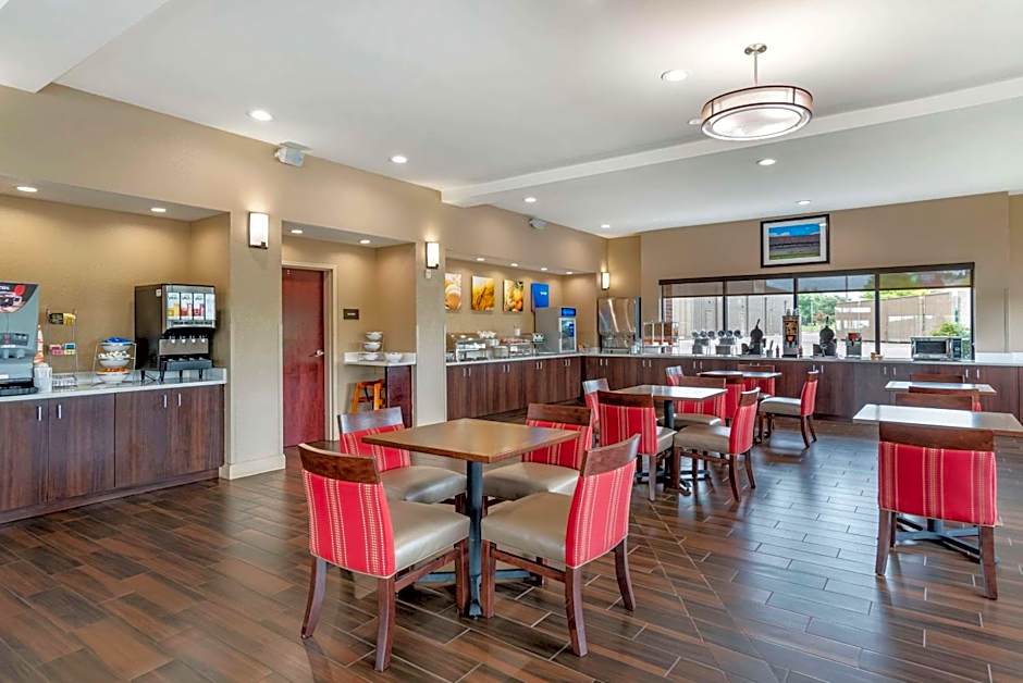 Comfort Suites  Pell CIty near Logan Martin Lake