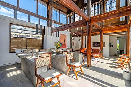 Floral Lijiang Shuhe Ancient TownChendian Liudu Homestay