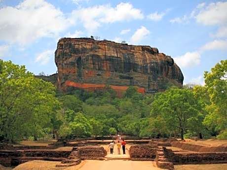 Apsaras Resort Sigiriya