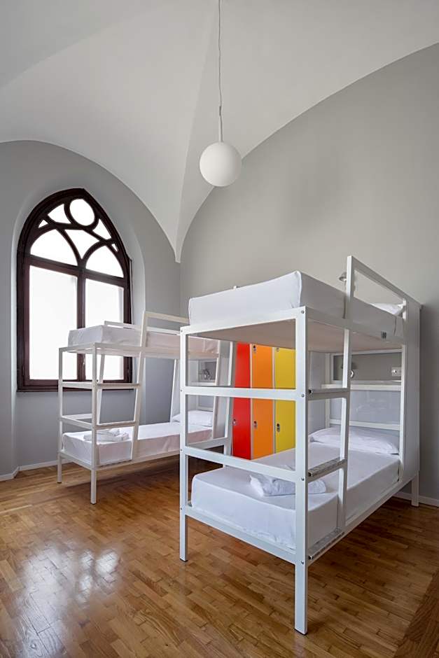 Babila Hostel & Bistrot