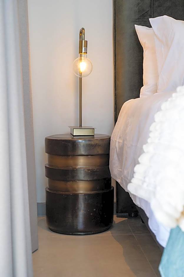 Luxury Bellagio 302 with Sea Views and Inverter