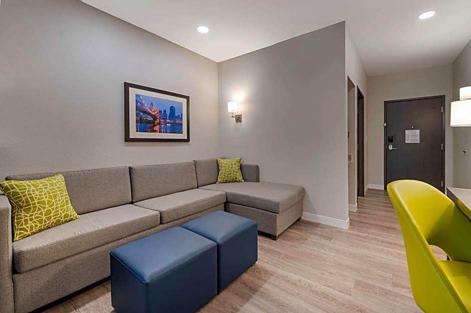 Comfort Suites Cincinnati University - Downtown