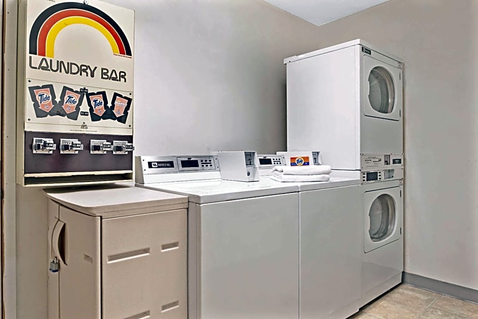 Super 8 by Wyndham Spokane/West