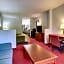 Econo Lodge Inn & Suites Forest