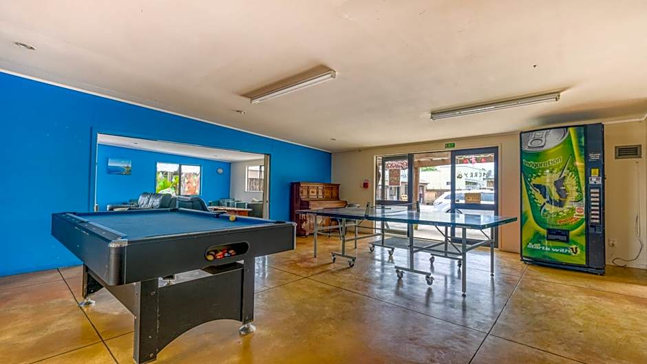 Beachcomber Lodge & Backpacker