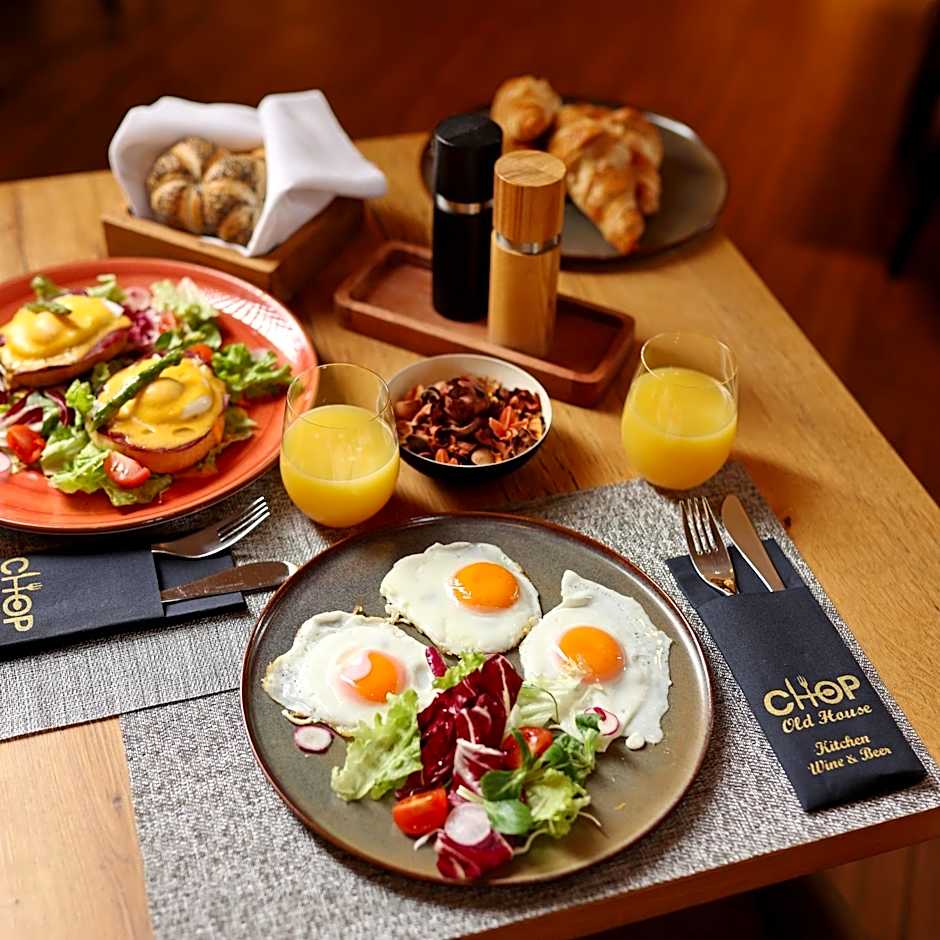 Chop Old House Hotel