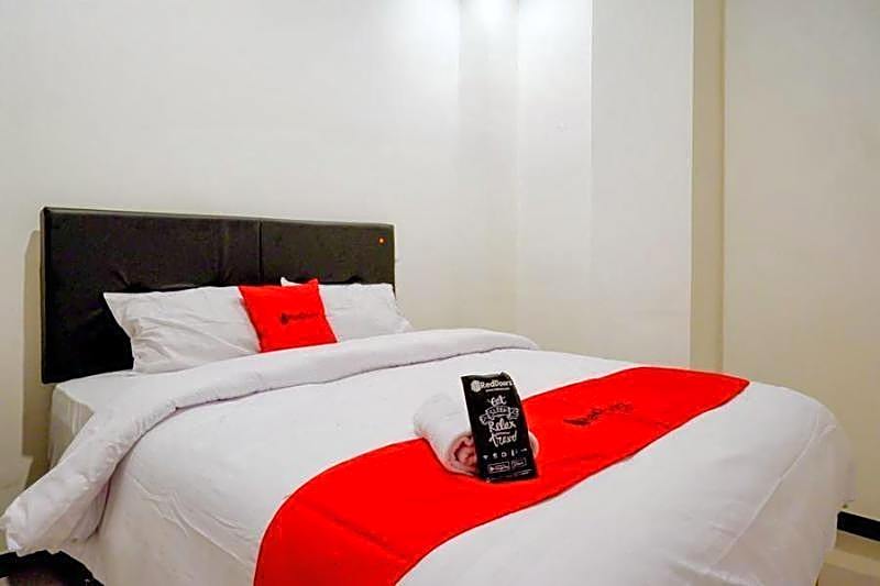 RedDoorz @ Losari Area 2 Makassar
