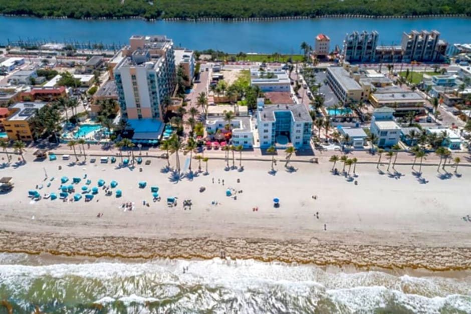 Walkabout 1 Tower Suite in the heart of Hollywood Beach