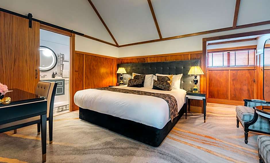 Hana Lodge