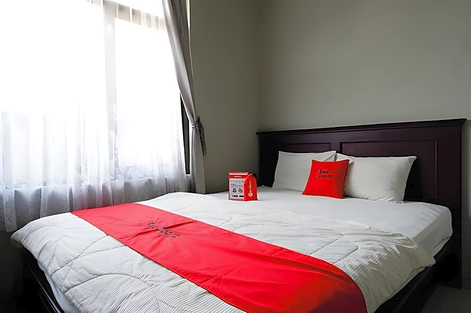 RedDoorz Syariah near Menara Kudus