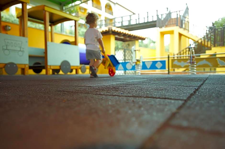 Akrathos Beach Hotel