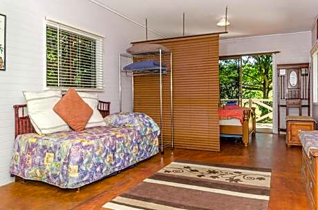 Cottage with Private Creek